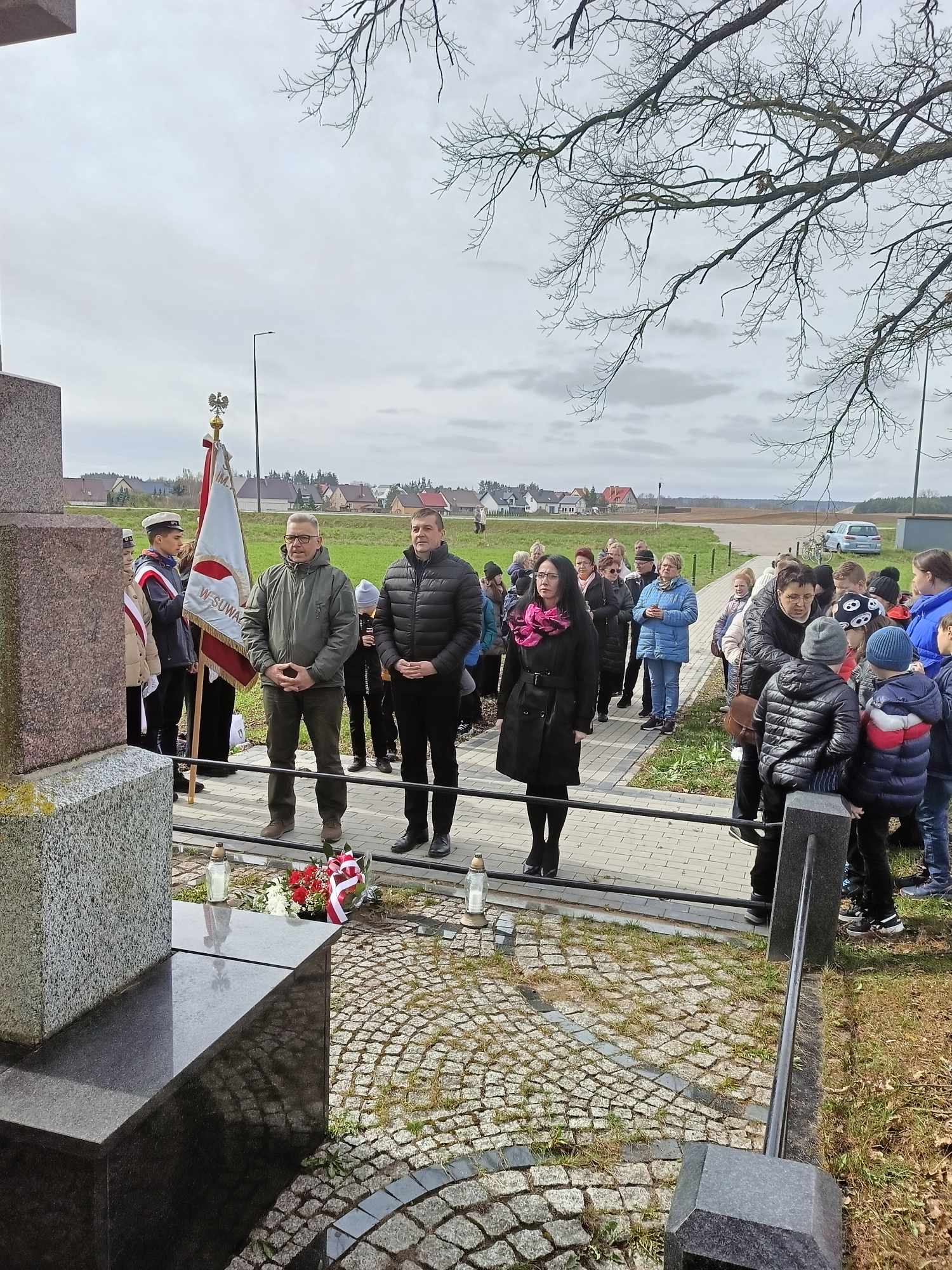 Uczczenie pamięci poległych 4 kwietnia 1944 r. w miejscowości Krzywe